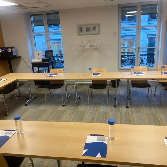Bureau privé 16 m² 3 postes Coworking Rue Cambon Paris 75001 - photo 6