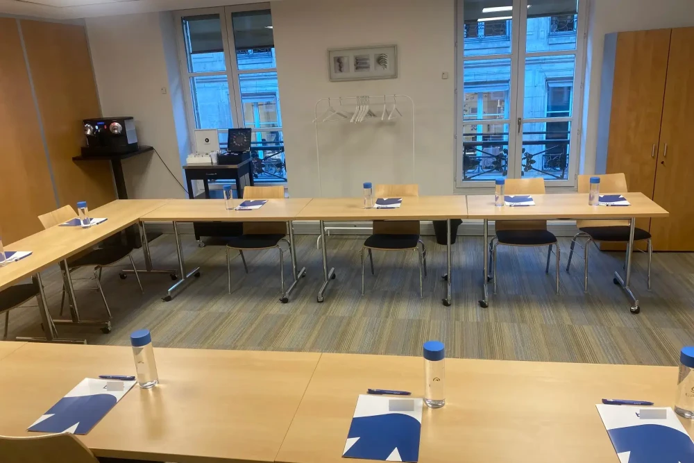 Bureau privé - 75001 - 3 postes - 2770€