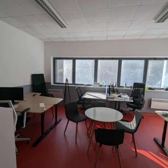 Bureau privé 35 m² 6 postes Location bureau Quai de la Loire Paris 75019 - photo 1