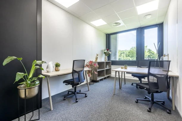 Bureau privé - 49000 - 3 postes - 852€