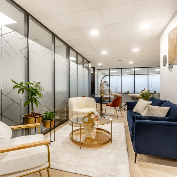 Bureau privé 10 m² 2 postes Location bureau Rue Blaise Pascal Élancourt 78990 - photo 4