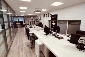 Open Space - 92210 - 10 postes - 295€