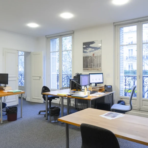 Bureau privé 25 m² 4 postes Location bureau Boulevard de Sébastopol Paris 75001 - photo 5