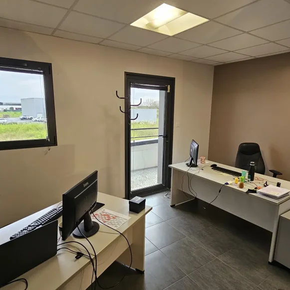 Bureau privé 30 m² 4 postes Coworking Rue André Marie Ampère Plaisance-du-Touch 31830 - photo 7