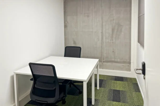 Bureau privé - 49000 - 2 postes - 361€