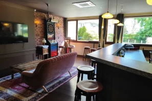 Open Space - 74000 - 20 postes - 375€