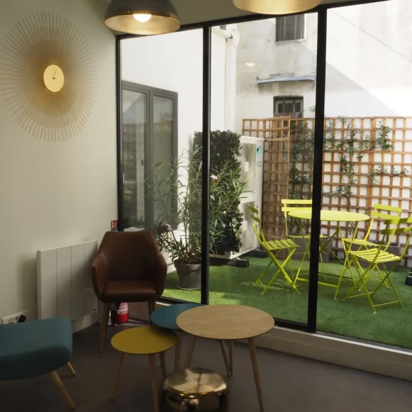 Bureau privé 25 m² 6 postes Location bureau Rue de Tocqueville Paris 75017 - photo 4