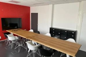Open Space - 95700 - 5 postes - 330€