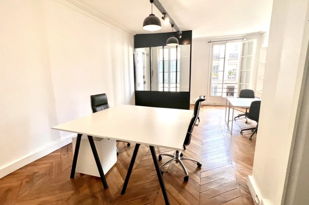 Bureau privé - 75001 - 4 postes - 2000€