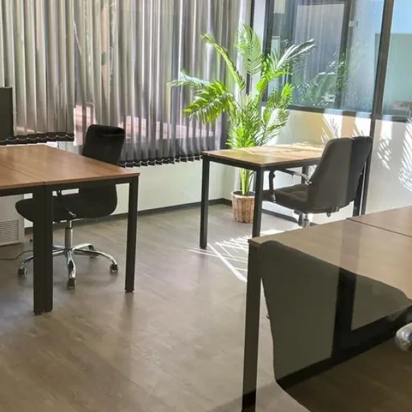 Bureau privé 35 m² 5 postes Coworking Avenue Bel Air Villeneuve-Loubet 06270 - photo 1