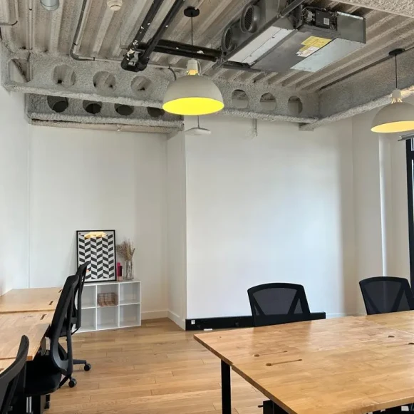 Bureau privé 196 m² 54 postes Location bureau Rue la Fayette Paris 75009 - photo 1