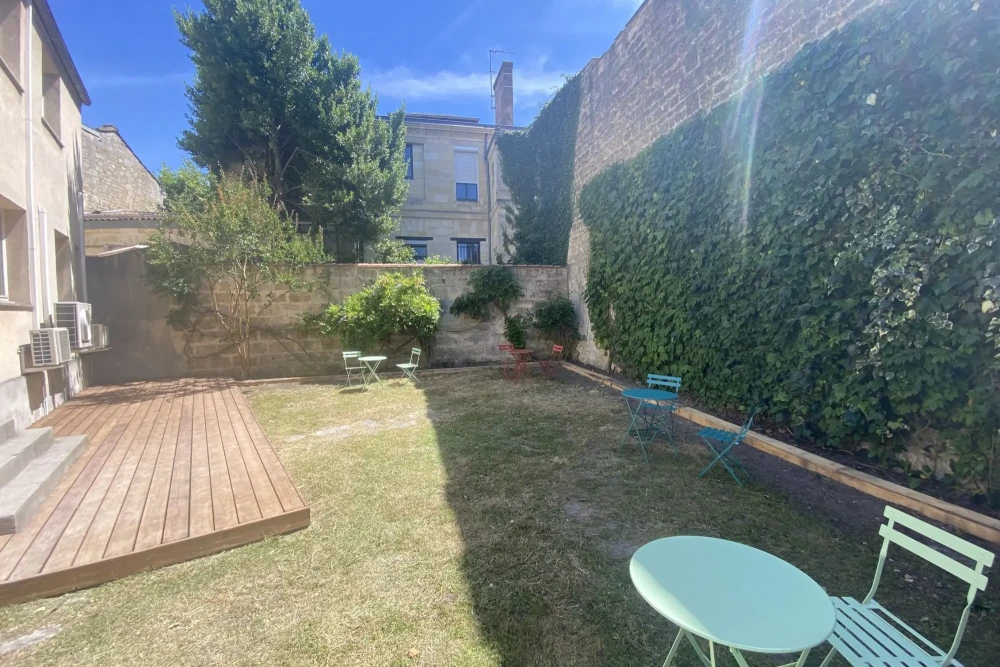 Open Space - 33300 - 18 postes - 300€