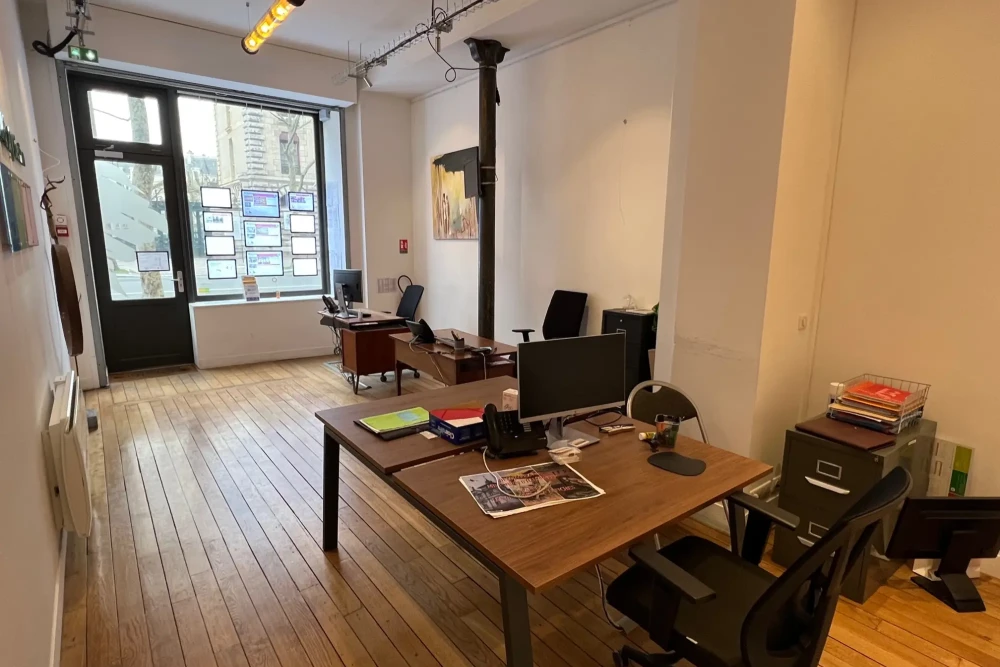 Espace indépendant - 75004 - 22 postes - 6950€