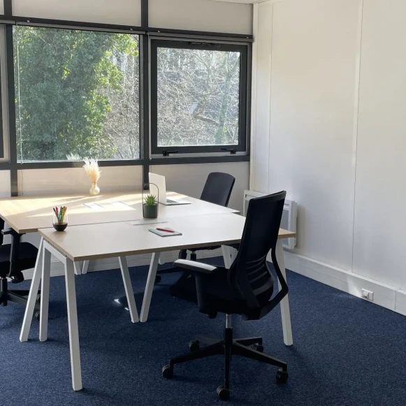 Bureau privé 16 m² 3 postes Coworking Avenue des Amethystes Nantes 44300 - photo 1