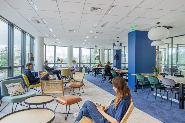 Open Space - 92150 - 15 postes - 250€