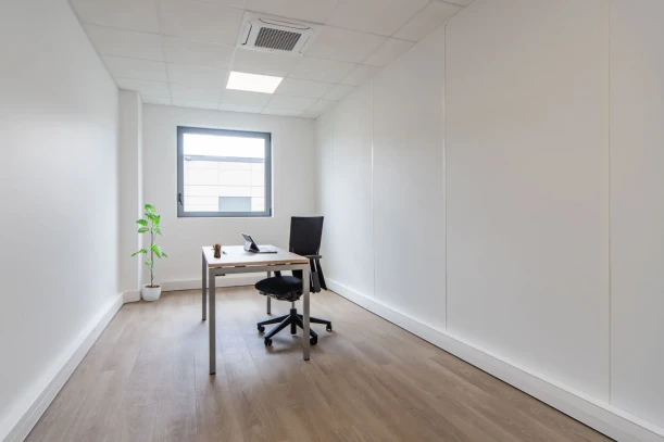 Bureau privé - 77700 - 2 postes - 700€