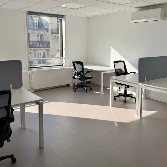 Bureau privé 25 m² 5 postes Location bureau Avenue de Malakoff Paris 75016 - photo 1