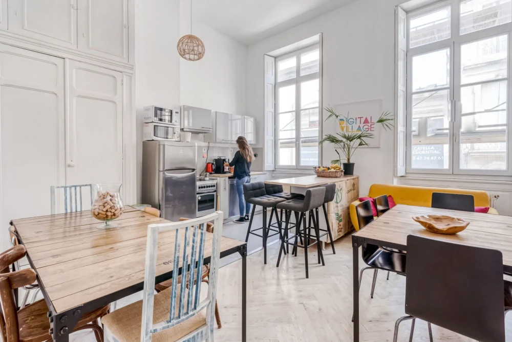 Bureau privé - 33000 - 3 postes - 900€