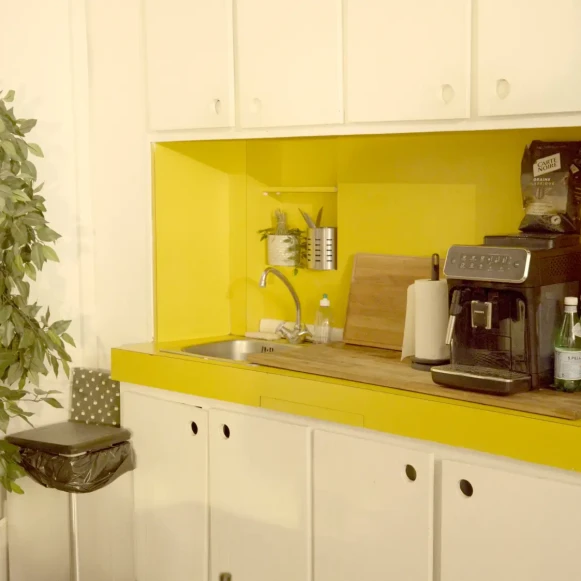 Espace indépendant 40 m² 5 postes Location bureau Rue Saint-Antoine Paris 75004 - photo 3