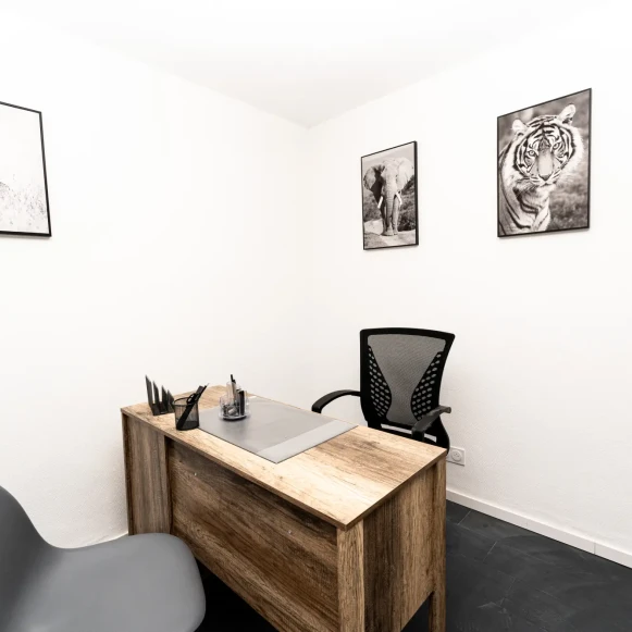 Bureau privé 14 m² 2 postes Location bureau Rue Jean Jaurès Brionne 27800 - photo 2