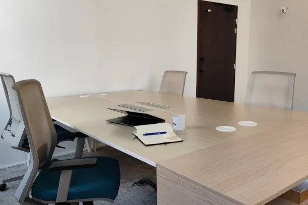 Open Space - 13001 - 10 postes - 300€