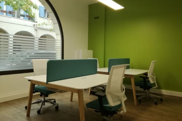 Bureau privé - 92500 - 4 postes - 990€