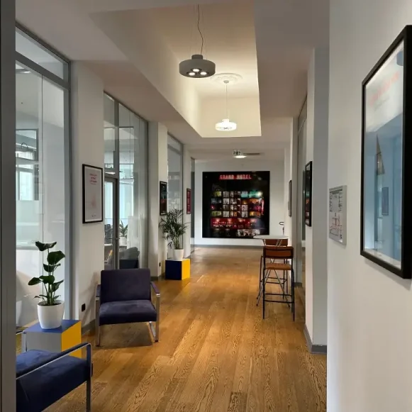 Bureau privé 35 m² 4 postes Coworking Place des Ifs Le Mans 72000 - photo 1