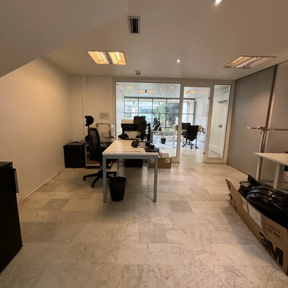 Bureau privé 42 m² 6 postes Location bureau Boulevard Saint-Denis Courbevoie 92400 - photo 3