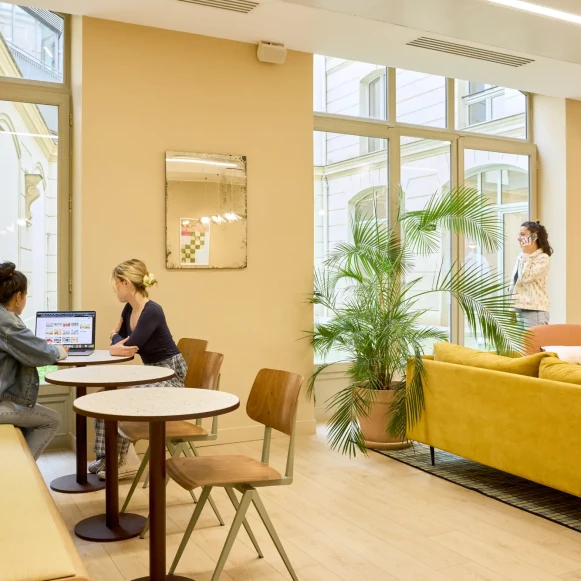 Espace indépendant 260 m² 54 postes Coworking Rue du Général Foy Paris 75008 - photo 1