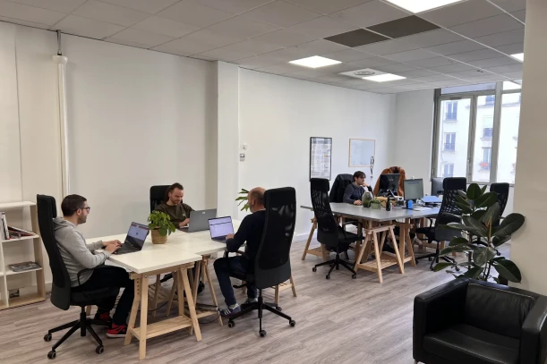 Open Space - 75012 - 8 postes - 210€