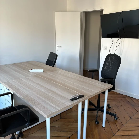 Bureau privé 20 m² 5 postes Location bureau Boulevard de Sébastopol Paris 75001 - photo 2
