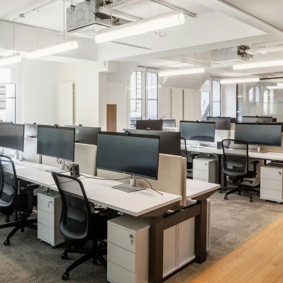 Espace indépendant 827 m² 130 postes Location bureau Rue de Gramont Paris 75002 - photo 2