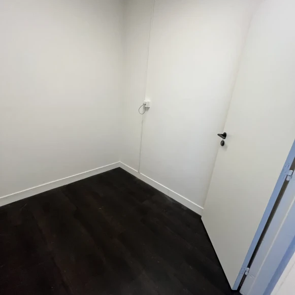 Bureau privé 21 m² 6 postes Coworking Rue des Bateliers Clichy 92110 - photo 1