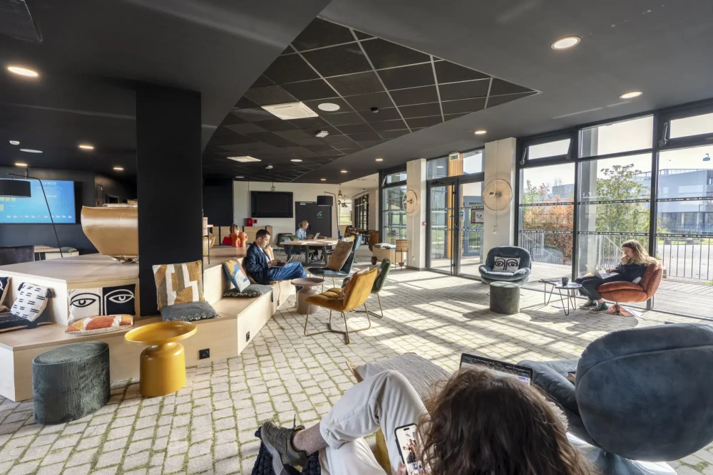 Open Space - 31100 - 61 postes - 316€