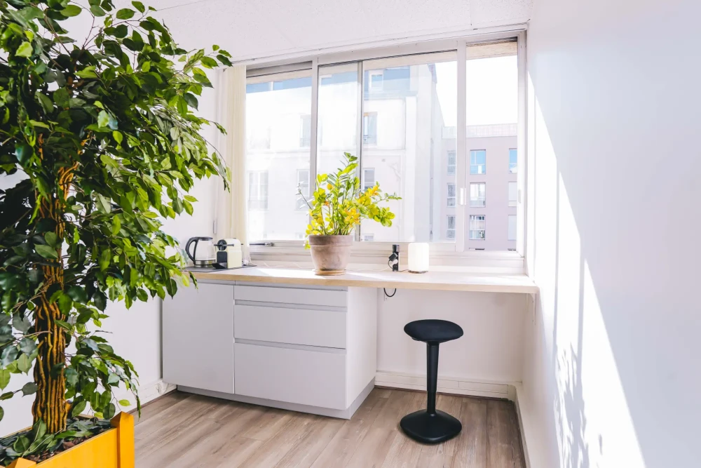 Espace indépendant - 75010 - 23 postes - 2300€
