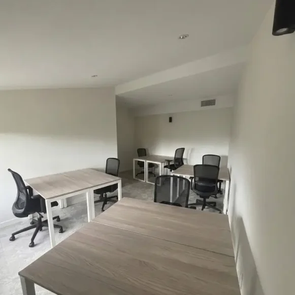 Bureau privé 19 m² 8 postes Coworking Rue Turenne Bordeaux 33000 - photo 1