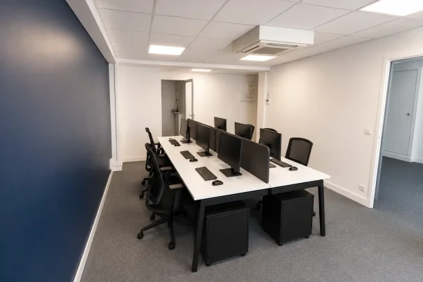 Espace indépendant - 75017 - 12 postes - 4200€