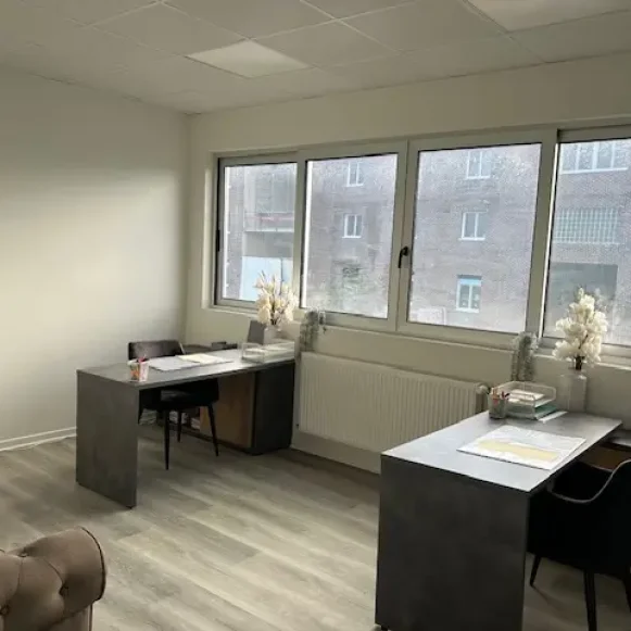 Bureau privé 15 m² 2 postes Coworking Rue Louis Ampère Neuilly-sur-Marne 93330 - photo 2