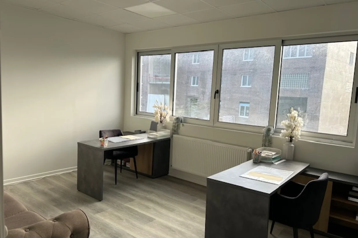 Bureau privé - 93330 - 2 postes - 590€