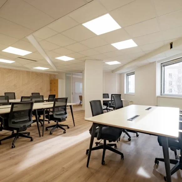 Bureau privé 32 m² 8 postes Coworking Rue Maurice Flandin Lyon 69003 - photo 2