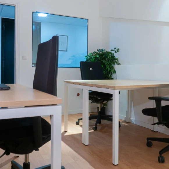 Bureau privé 12 m² 2 postes Coworking Avenue du Général Michel Bizot Paris 75012 - photo 1