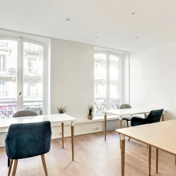 Bureau privé 19 m² 8 postes Location bureau Rue la Fayette Paris 75009 - photo 1