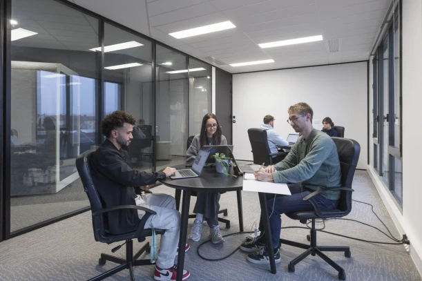 Bureau privé - 69009 - 2 postes - 855€