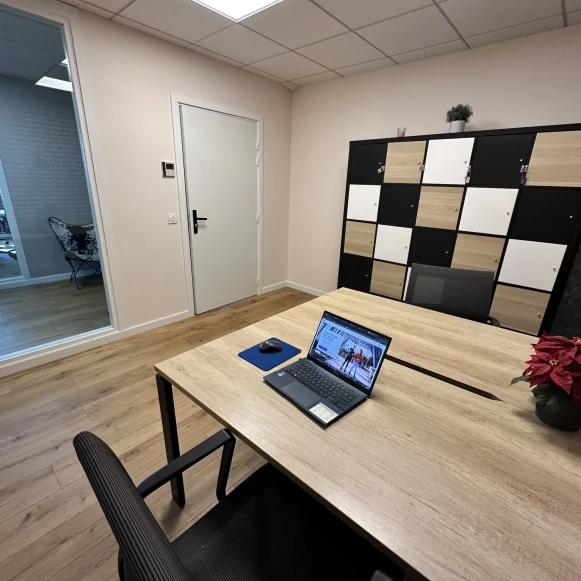 Bureau privé 11 m² 2 postes Location bureau Rue Paul Lafargue Noisy-le-Grand 93160 - photo 1