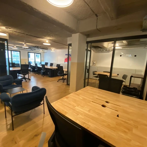 Bureau privé 50 m² 19 postes Coworking Rue des Archives Paris 75003 - photo 3