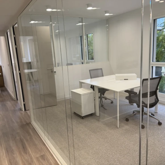Bureau privé 15 m² 4 postes Location bureau Boulevard Carabacel Nice 06000 - photo 3
