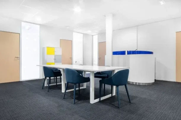 Bureau privé - 13290 - 4 postes - 1139€