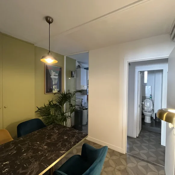 Bureau privé 93 m² 8 postes Location bureau Place Boieldieu Paris 75002 - photo 6