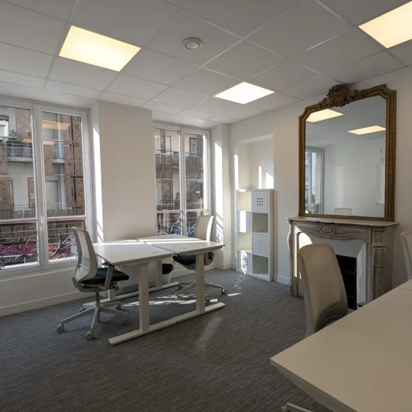 Bureau privé 16 m² 4 postes Location bureau Rue de Turenne Paris 75004 - photo 1