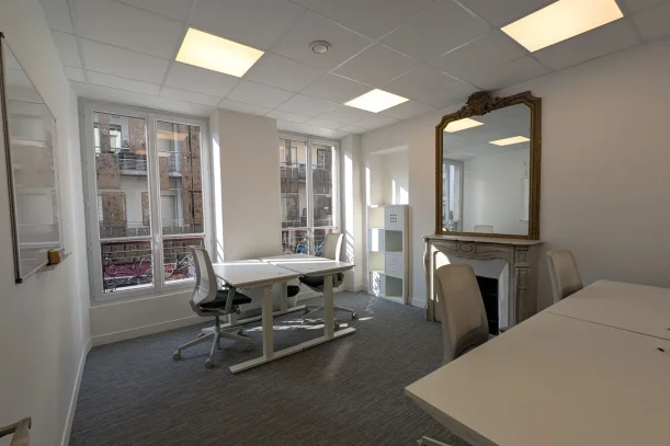 Bureau privé - 75004 - 4 postes - 1650€
